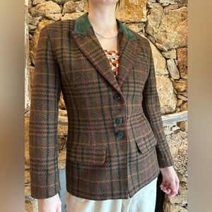 Brown Tweed velvet collared fitted blazer - 4 buttons.